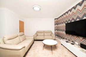 Chic and Spacious 3BR Family Home with Garden